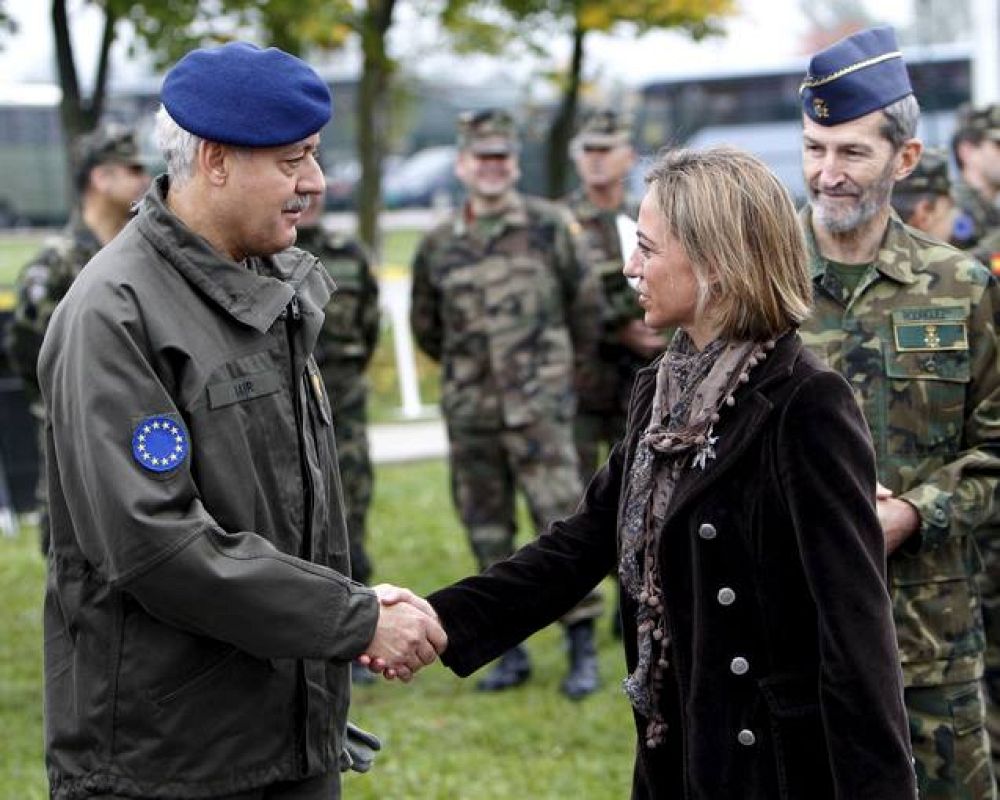 MINISTRA DE DEFENSA EN BOSNIA 