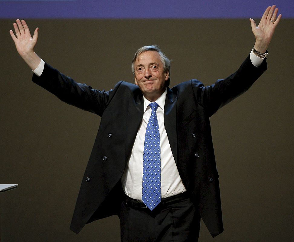 Foto de archivo (14/05/09, en La Plata, Argentina) de Néstor Kirchner, que fue presidente del país entre 2003 y 2007