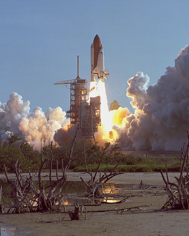El Discovery despega en su primera misión el 30 de agosto de 1984