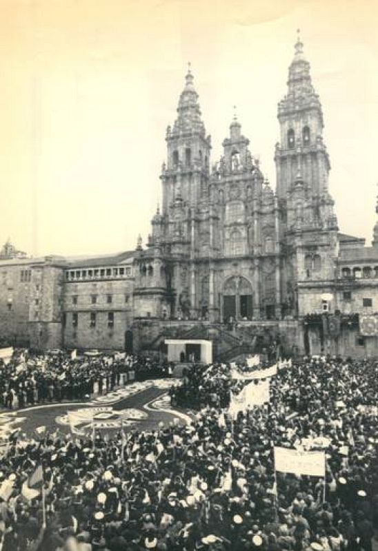 Juan Pablo II en la plaza del Obradoiro en 1982 