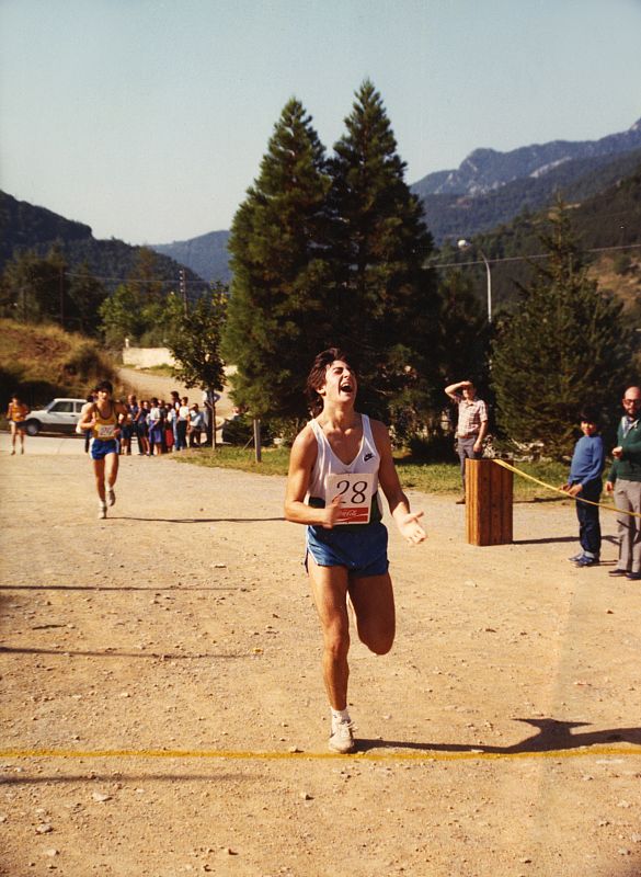 Puigcercós, amante de la naturaleza, durante la participación en el Cros de Ribes (Ribes de Freser, Girona) en 1982.