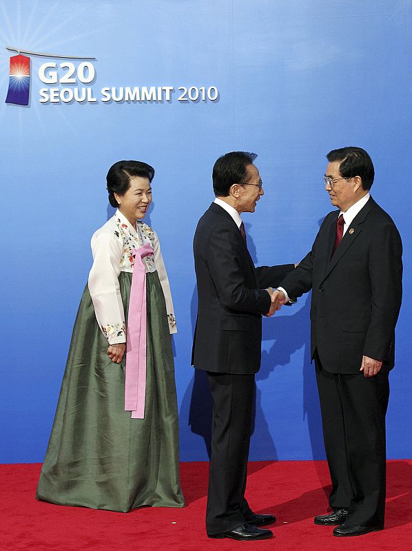 El presidente de China es recibido por su homólogo del Corea del Sur y su esposa en el Museo Nacional, en el que se celebra la cena oficial de la Cumbre