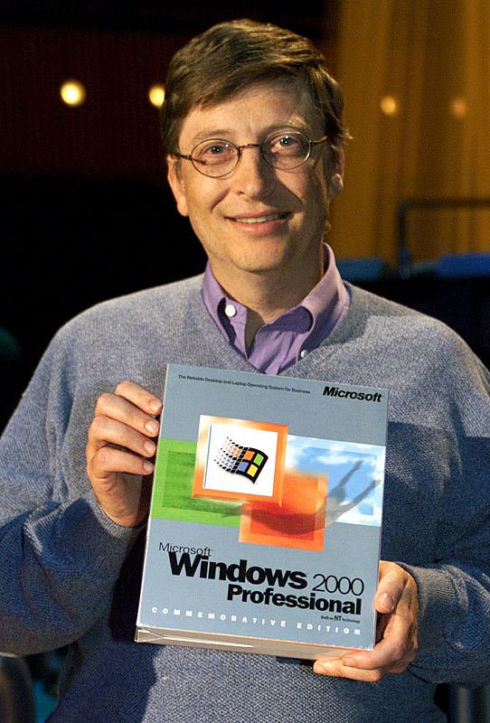 2000 - Windows 2000 fue presentado en un evento de San Francisco en febrero de ese año.