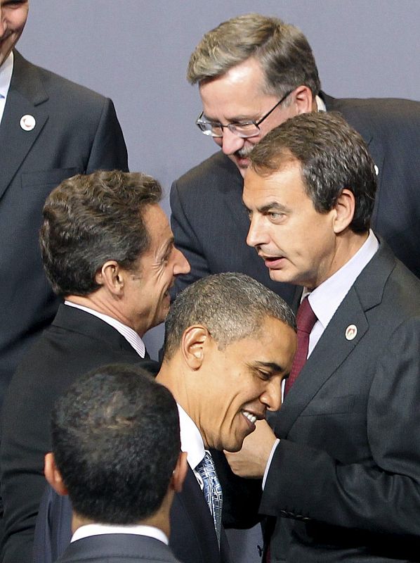 Zapatero conversa con Sarkozy, en presencia del presidente de Estados Unidos, Barack Obama.