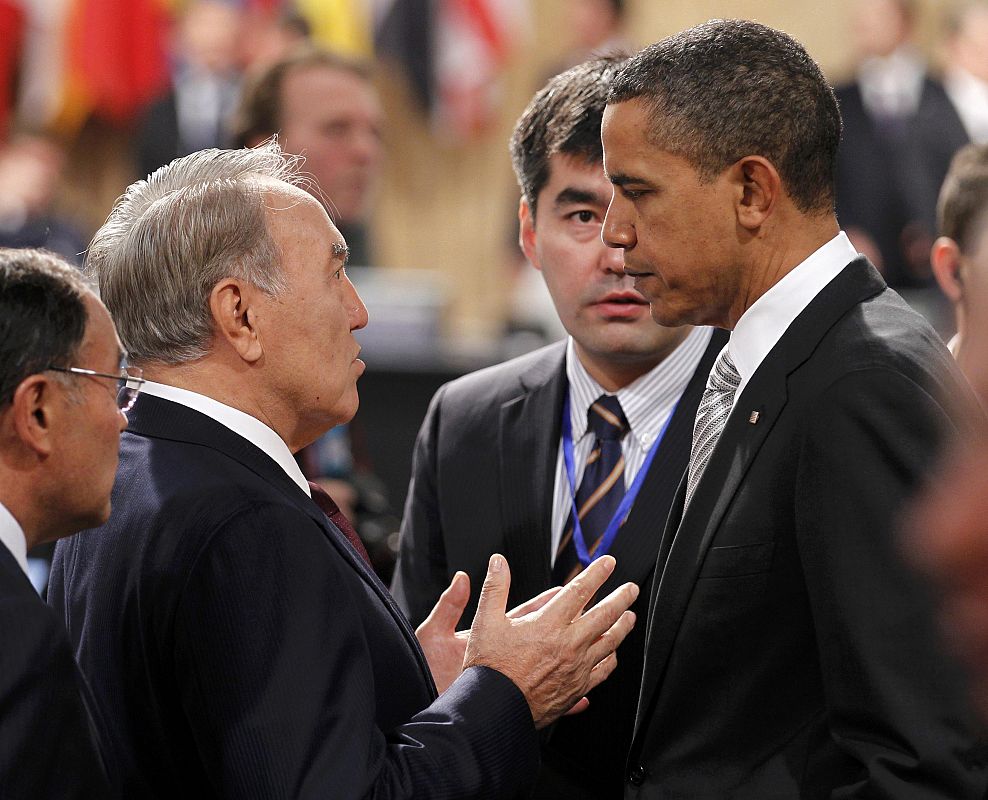 Kazakhstan's President Nazarbayev speaks with U.S. President Obama before the start of the opening session of the second day of the NATO Summit in Lisbon