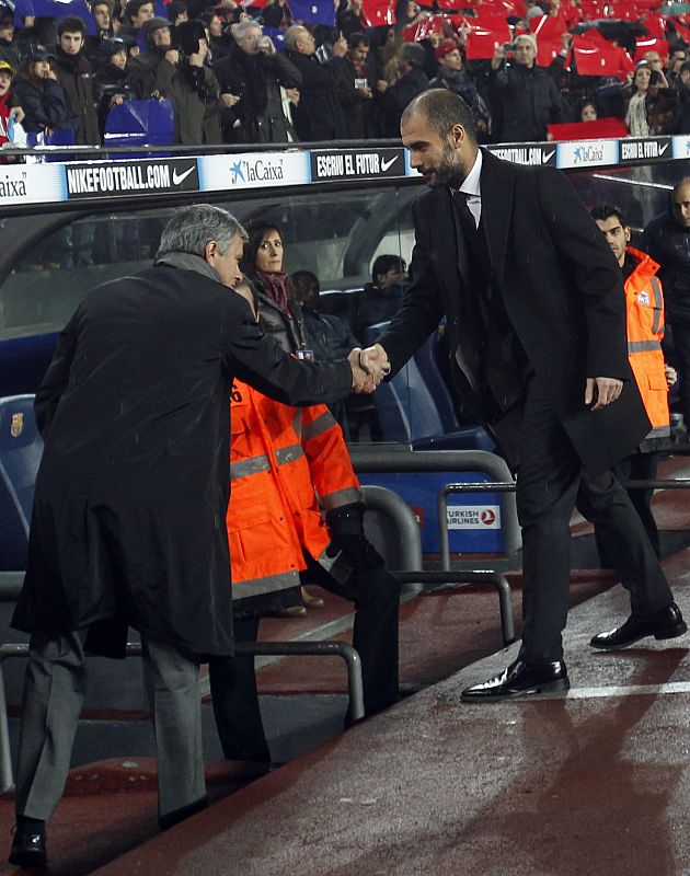 Los dos entrenadores se saludaron cordialmente antes de que comenzara el partido.