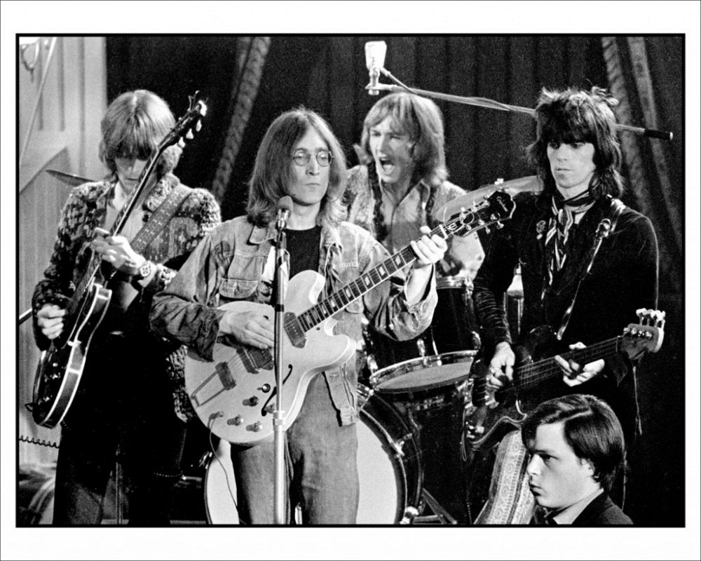 Lennon, junto a Eric Clapton, Keith Richards y Mitch Mitchell, durante su participación en el documental 'Rock & Roll Circus' de los Rolling Stones.