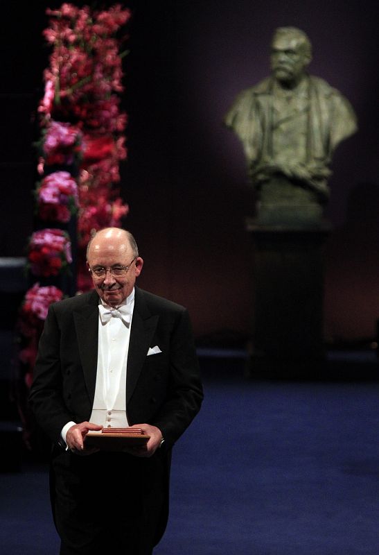 Mortensen of the US bows after receiving the 2010 Nobel Prize for Economic Sciences at the Concert Hall in Stockholm