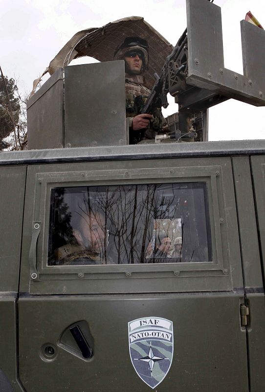 PÉREZ RUBALCABA EN AFGANISTÁN PARA VISITAR A LAS TROPAS ESPAÑOLAS