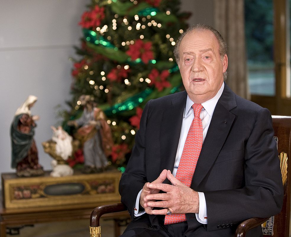 Como cada año, los elementos más tradicionales de la Navidad, el Nacimiento y el árbol, han acompañado al rey Don Juan Carlos.