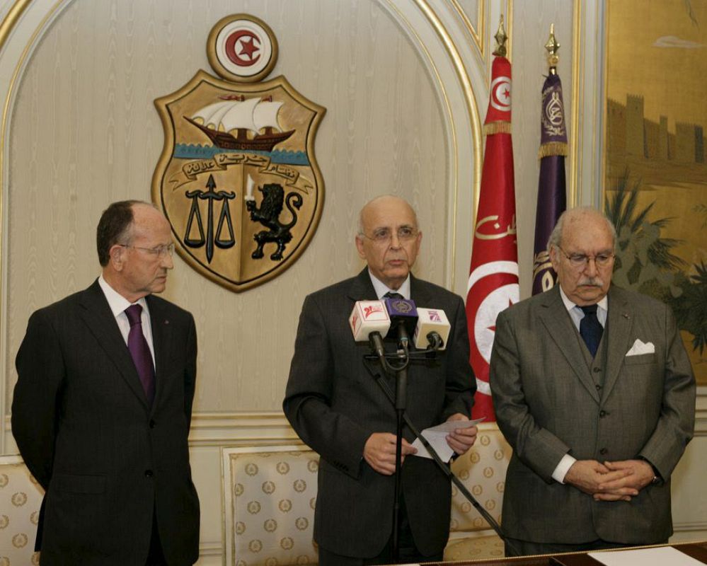 EL PRIMER MINISTRO MOHAMED GHANUCHI ASUME LA PRESIDENCIA INTERINA