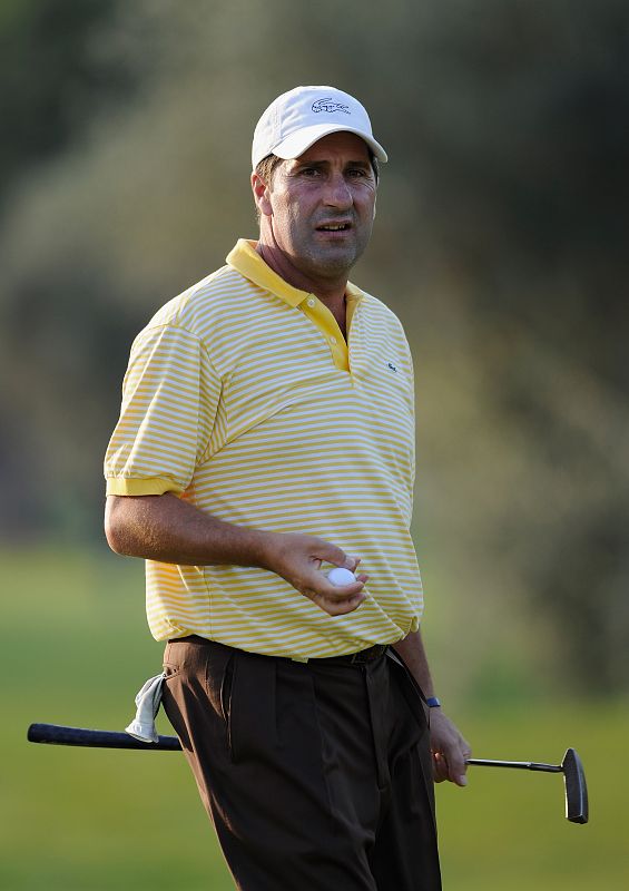 Olazabal durante un torneo de golf en Castellón. Entre los éxitos de su dilatada carrera, están sus 23 victorias en competiciones del circuito europeo, como el trofeo Lancôme o el Volvo PGA Championship, y otras tres en el circuito de la PGA.