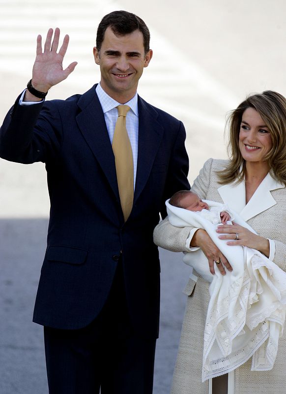 El 31 de octubre de 2005 nació en Madrid la primera hija de los Príncipes de Asturias, la infanta Leonor. Una semana después, la princesa Letizia salía del hospital con su hija en brazos.