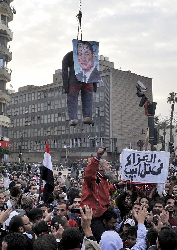 UNA MAREA HUMANA ABARROTA LA PLAZA CAIROTA DE TAHRIR Y SUS ALREDEDORES