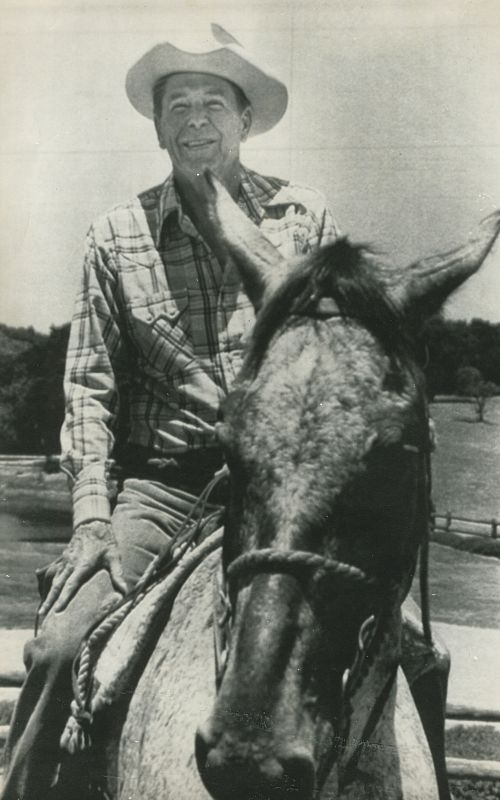 Reagan, ya en su etapa presidencial, a lomos de un caballo.