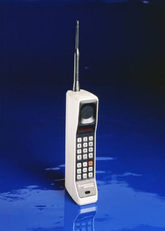El Motorola Dynatac 8000x fue el primer teléfono móvil del mundo.