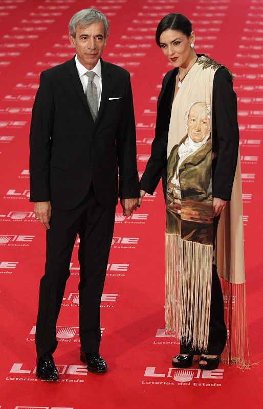 Spanish actor Imanol Arias and his girlfriend pose as they arrive for the Spanish Film Academy's Goya awards ceremony at Madrid's Royal Theatre