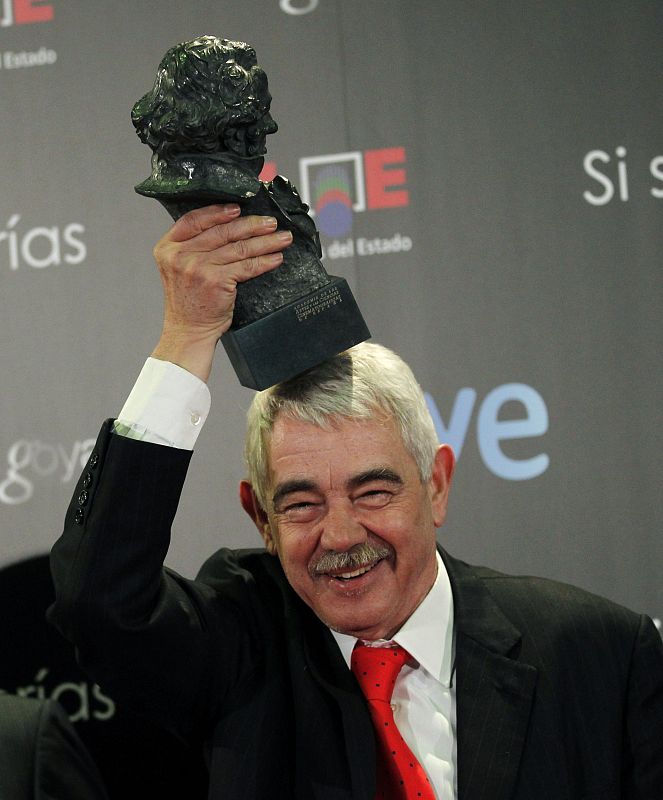 Former Barcelona mayor Pasqual Maragall holds his Goya Award for Best Documentary Film backstage at the Spanish Film Academy's Goya awards ceremony at Madrid's Royal Theatre