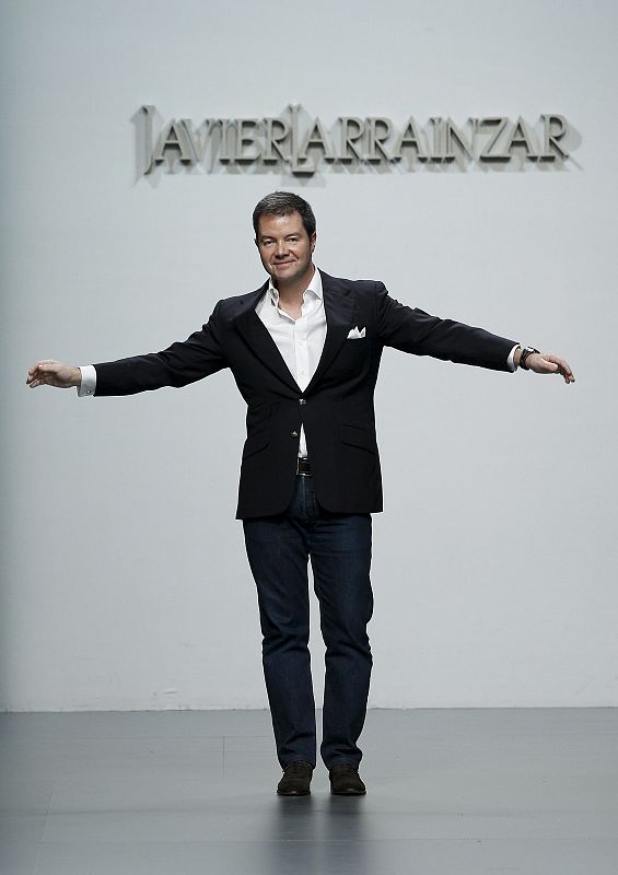 DESFILE DE JAVIER LARRAÍNZAR