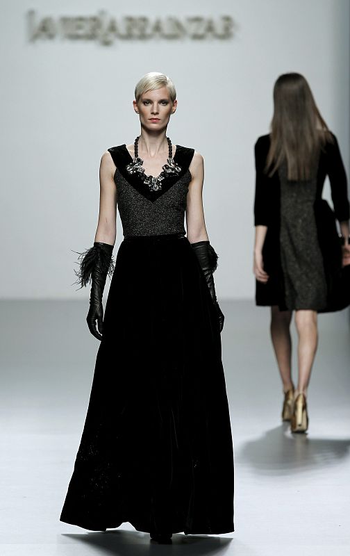 DESFILE DE JAVIER LARRAÍNZAR