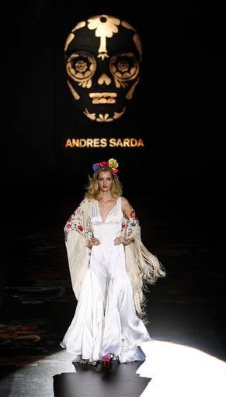 La iconografía mexicana, con notorios ecos de Frida Kahlo, ha llenado la pasarela.