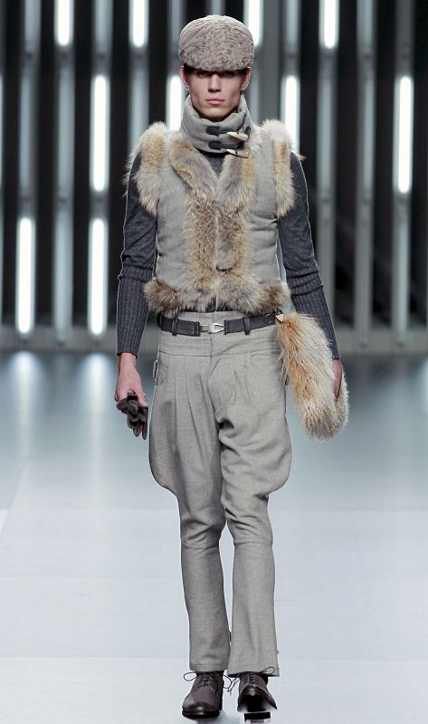 Etxeberría ha usado en su colección pieles de astracán, zorro, cabra y potro.