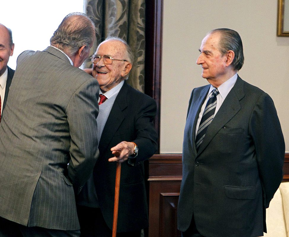 EL REY COMPARTE RECUERDOS DEL 23-F CON LOS LÍDERES POLÍTICOS DE HACE 30 AÑOS