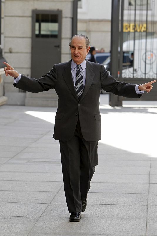 EL REY COMPARTE RECUERDOS DEL 23-F CON LOS LÍDERES POLÍTICOS DE HACE 30 AÑOS