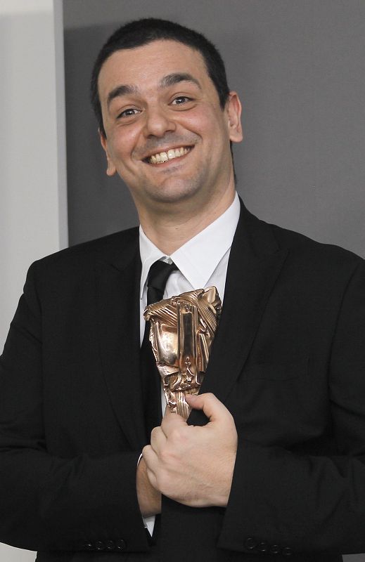 El director francés Joann Sfar recibe el premio a Mejor Ópera Película.