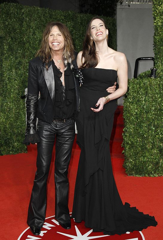 El músico Stven Tyler y su hija la actriz Liv Tyler a su llegada a la fiesta de Vanity Fair