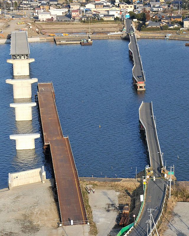 A bridge undergoing construction is damaged together with another bridge in Namegata ,