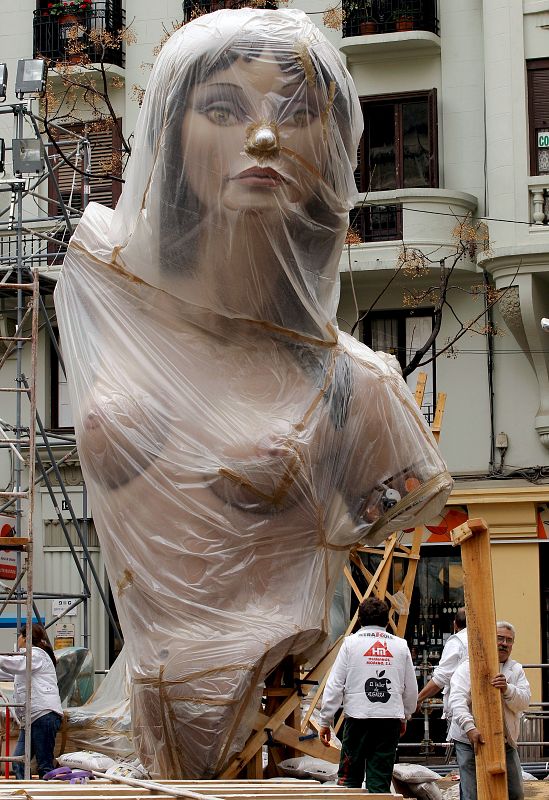 Las fallas cubiertas con plásticos