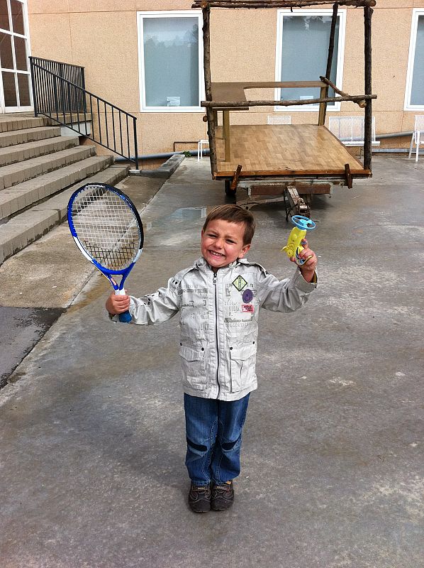 Mi hijo Arnau de 4 años, Tenis o Bob esponja: esa es la cuestión...