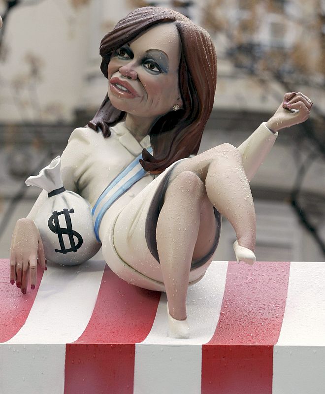 La presidenta de Argentina, Cristina Fernández de Kirchner, representada en las Fallas que este año tratan la crisis económica, la política, el deporte y el "famoseo"
