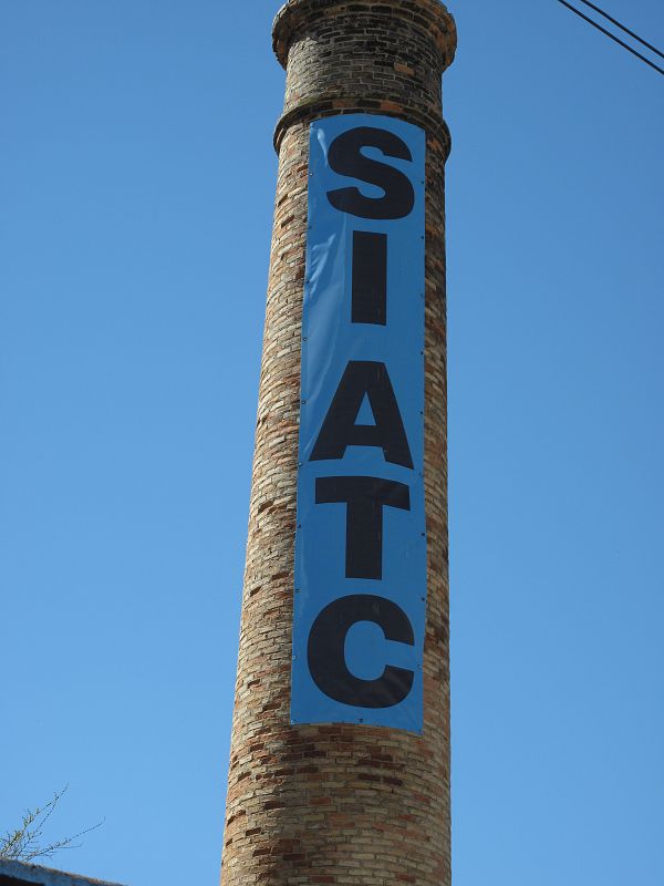 Un cartel a favor del cementerio nuclear en el municipio de Yebra, en Guadalajara