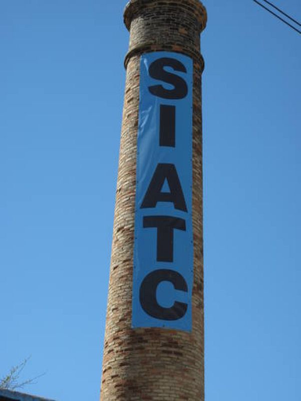 Un cartel a favor del cementerio nuclear en el municipio de Yebra, en Guadalajara