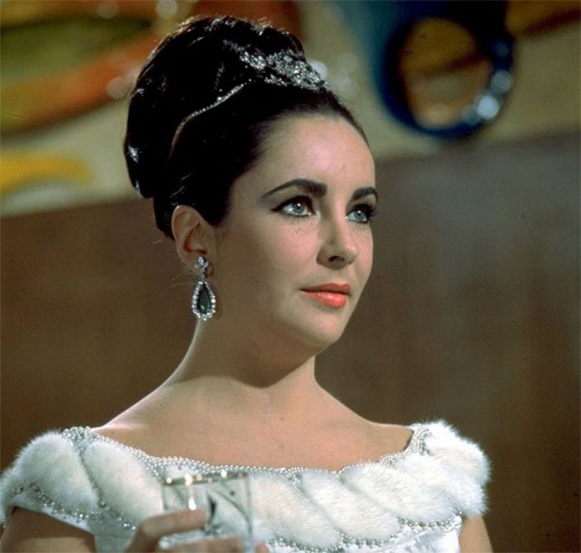 Elizabeth Taylor ha fallecido en el hospital Cedars-Sinaí de Los Ángeles (California) después de seis semanas ingresada.