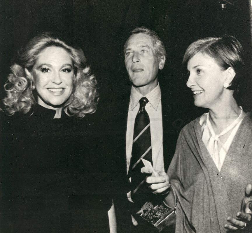 Joanne Woodward (Dcha) con su esposo, Paul Newman y Joan Kennedy