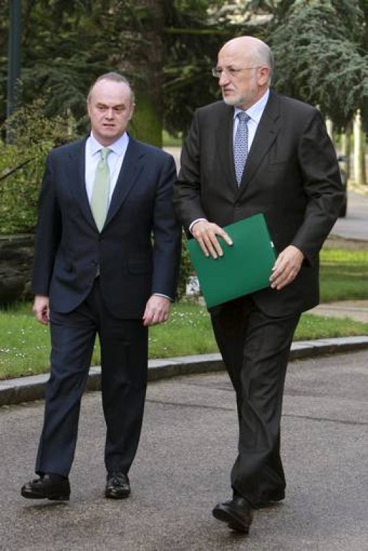 ZAPATERO EXPLICA A LOS GRANDES EMPRESARIOS LAS MEDIDAS DEL PACTO DEL EURO