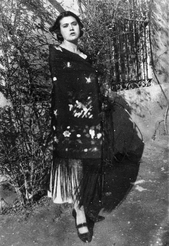 Vestida de charra, en Simancas, 1923