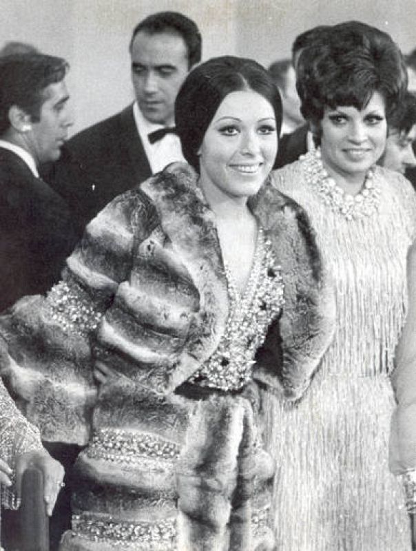  Massiel, junto a la cantante Salomé