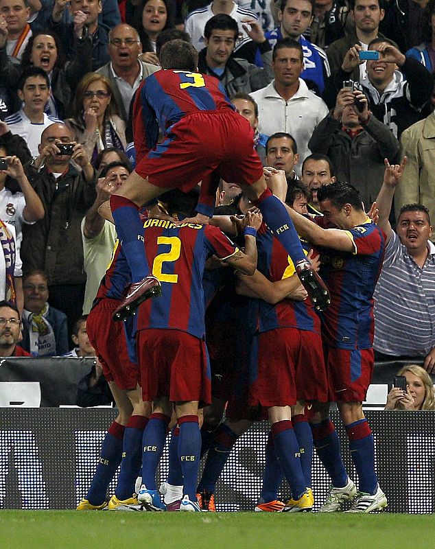 Los jugadores del FC Barcelona celebran el gol de Leo Messi.