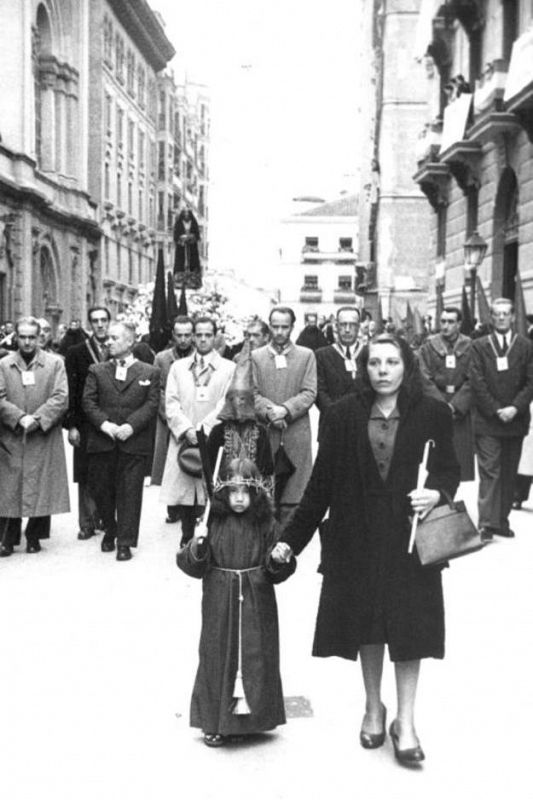 Paso del Cristo de Medinaceli en procesión (1940- 1957) Archicofradía Primaria de la Real e Ilustre Esclavitud de Nuestro Padre Jesús Nazareno de Medinaceli