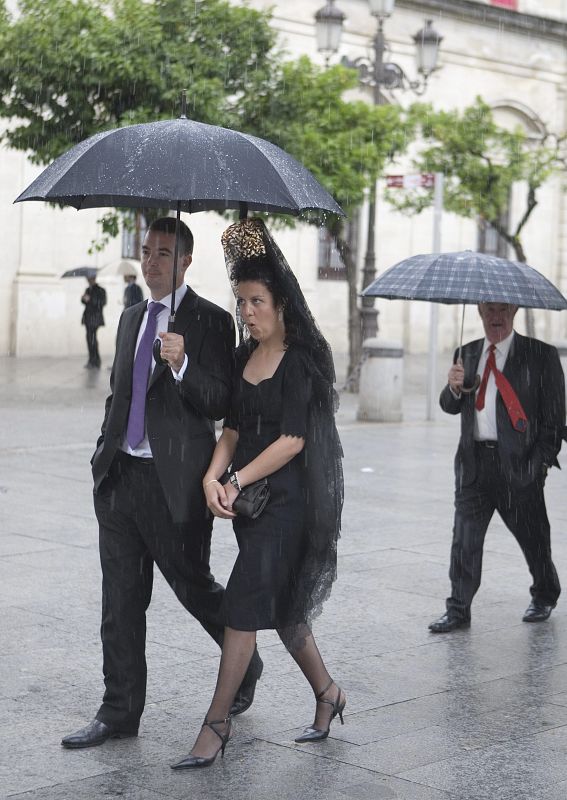 LA LLUVIA IMPIDE LA SALIDA DE LAS PROCESIONES EN SEVILLA