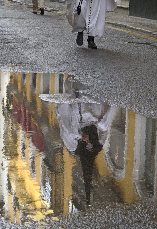 LA LLUVIA IMPIDE LA SALIDA DE LAS PROCESIONES EN SEVILLA