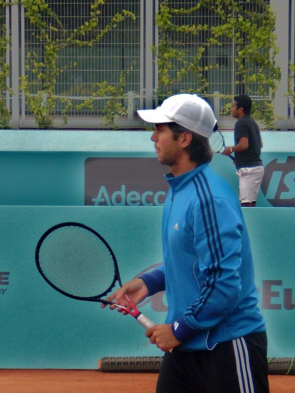 He pensado que como Fernando Verdasco regala su raqueta por lo menos se merece que aparezca alguna fotografía suya. Gracias.