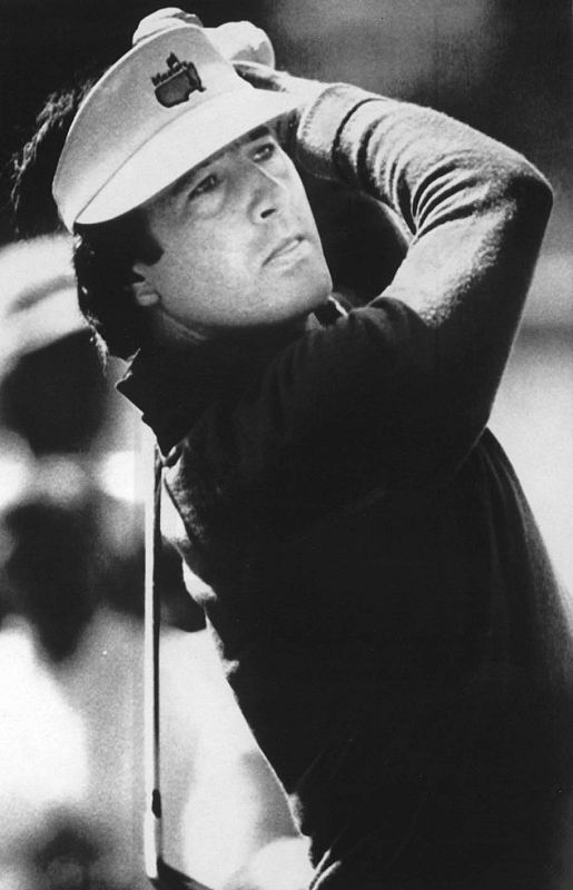 Una imagen característica de Severiano Ballesteros siguiendo una bola con la mirada.