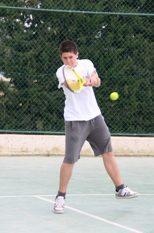 Me llamo José, tengo 15 años y juego en el club de tenis de Murcia, soy un fanático de vuestro programa.