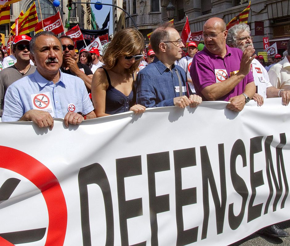 Los secretarios generales de UGT y CCOO Cataluña, José María Álvarez, y Joan Carles Gallego (d), respectivamente, durante la manifestación