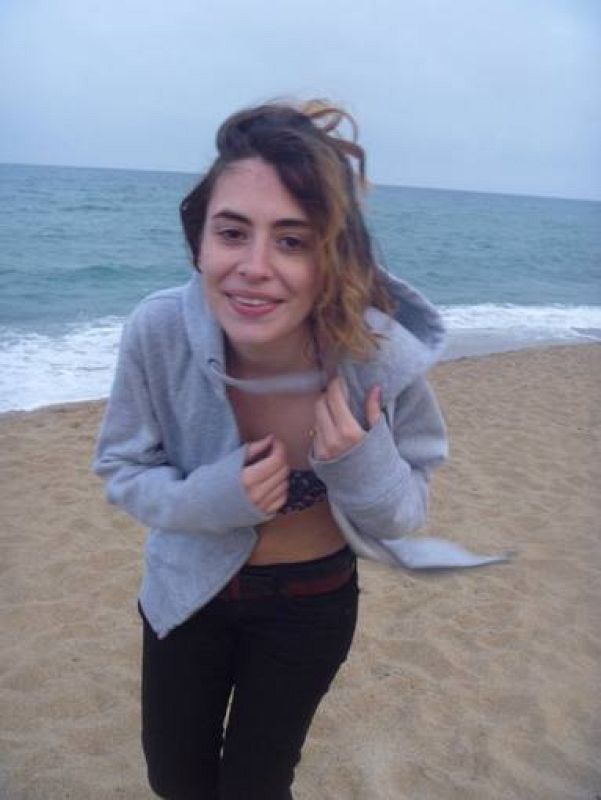 Homenaje al videoclip de Shakira en la playa de Barcelona